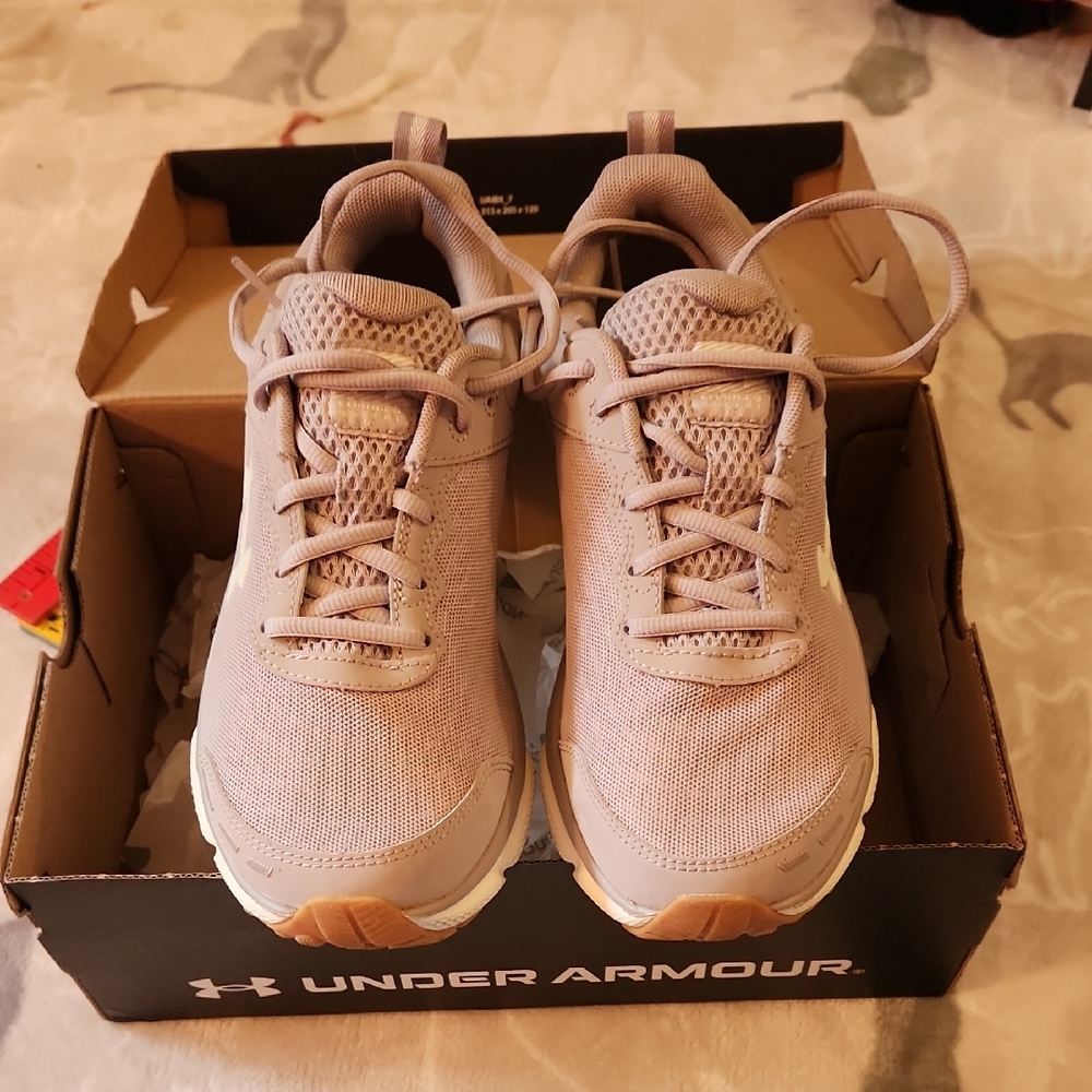Under Armour Womans Assert 10 Sneakers